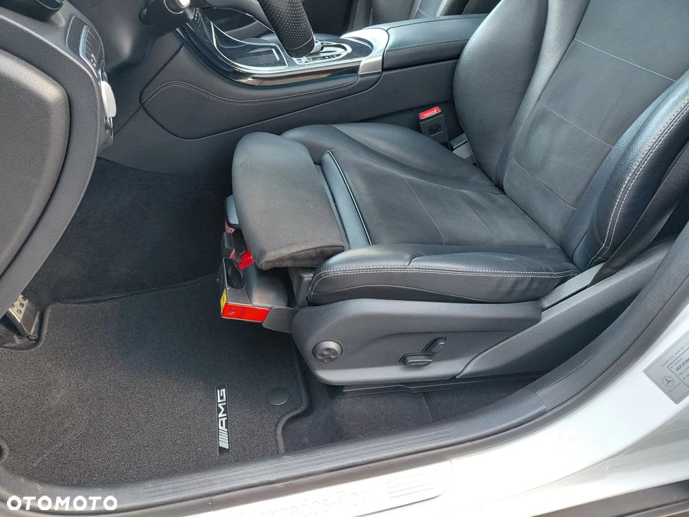 Mercedes-Benz GLC 250 4Matic 9G-TRONIC AMG Line - 23