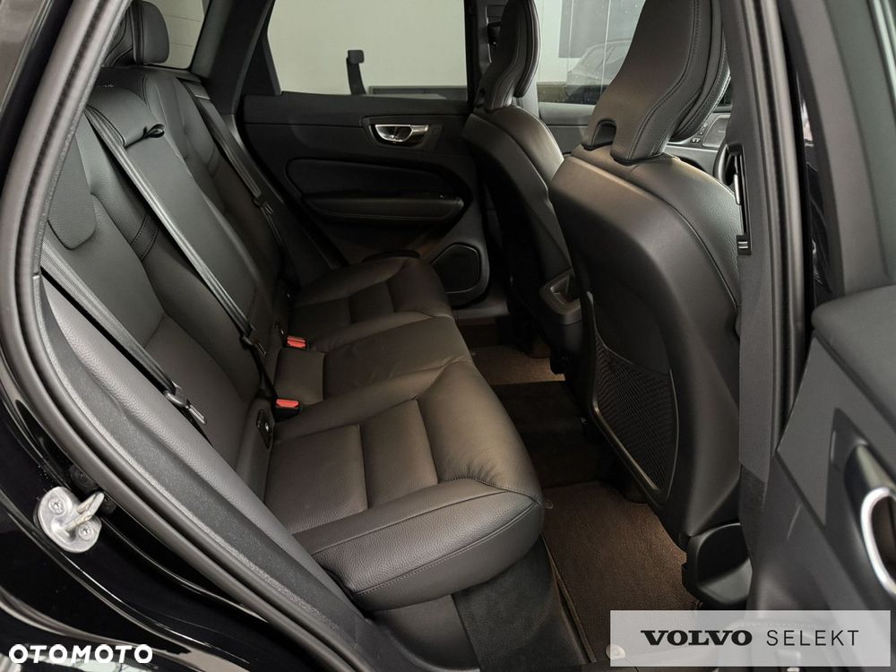 Volvo XC 60 B5 B AWD Plus Dark - 11