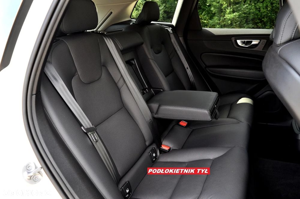 Volvo XC 60 B5 B AWD Plus Dark - 21