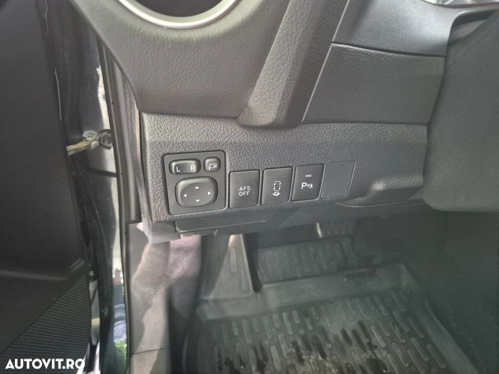 Toyota Auris 1.8 L VVT-i HSD Sol - 12