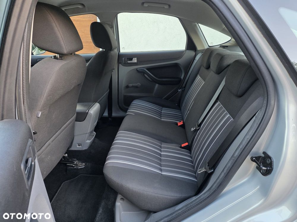Ford Focus 1.6 16V Style - 9