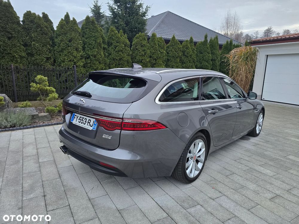 Jaguar XF 20d AWD Portfolio - 4
