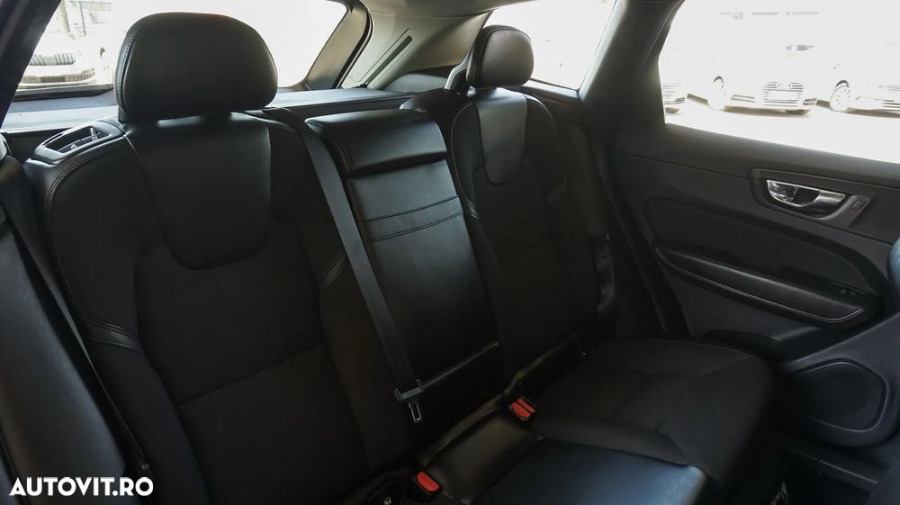 Volvo XC 60 D4 AWD Momentum - 26