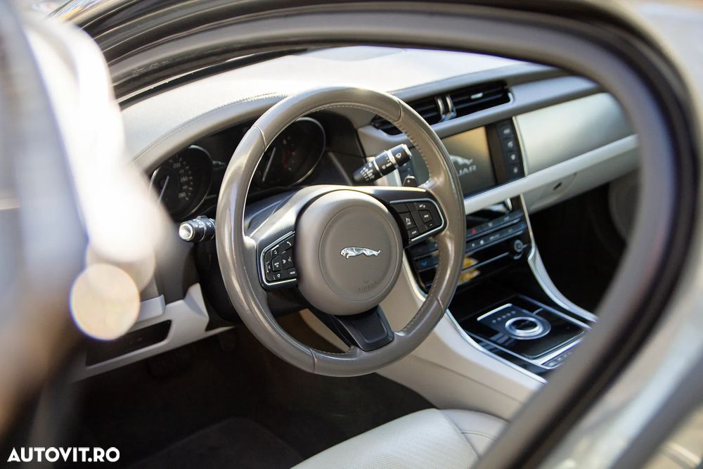 Jaguar XF 35t RWD Prestige - 17