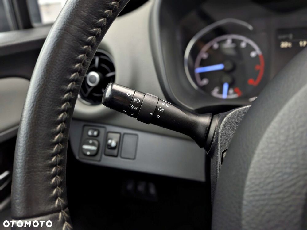 Toyota Yaris 1.0 Premium - 22