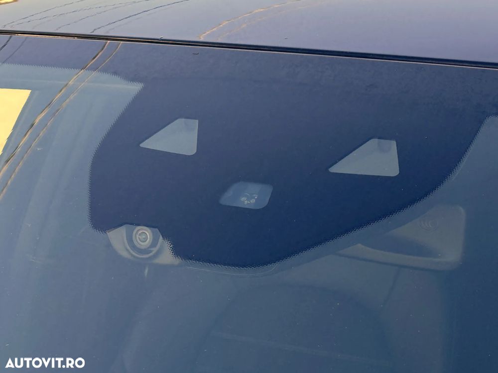 Mercedes-Benz GLC 300 e 4Matic 9G-TRONIC AMG Line Plus - 24