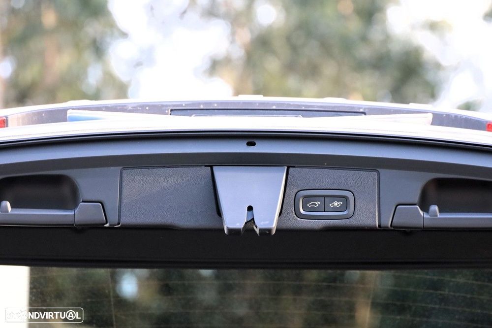 Volvo XC 60 2.0 B4 Momentum Plus - 4