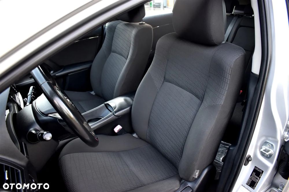 Toyota Avensis 1.8 Sol NAVI - 17
