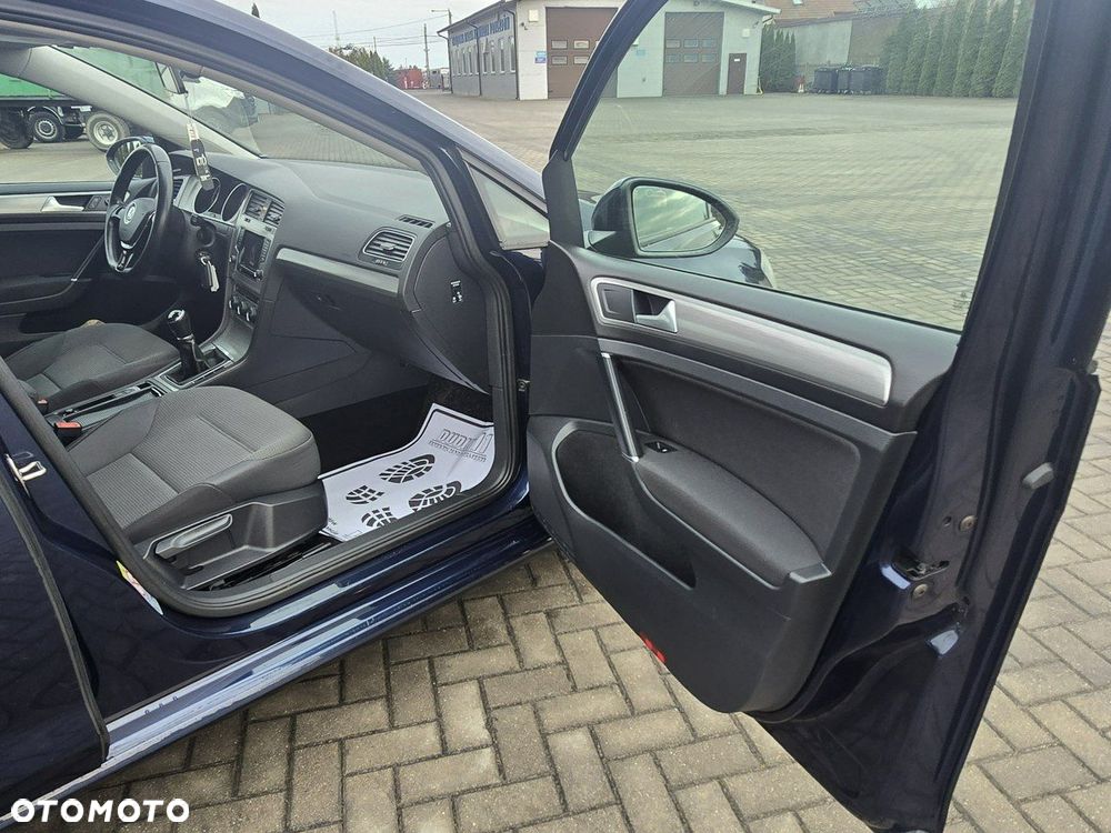 Volkswagen Golf - 28