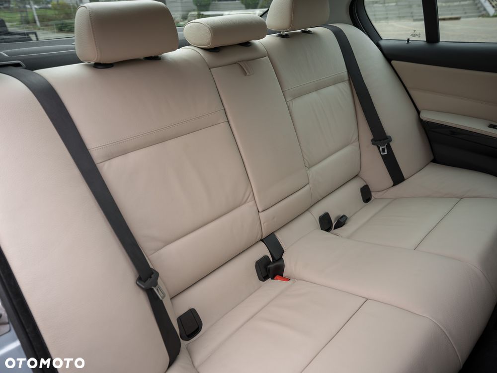 BMW Seria 3 318i Edition Exclusive - 33