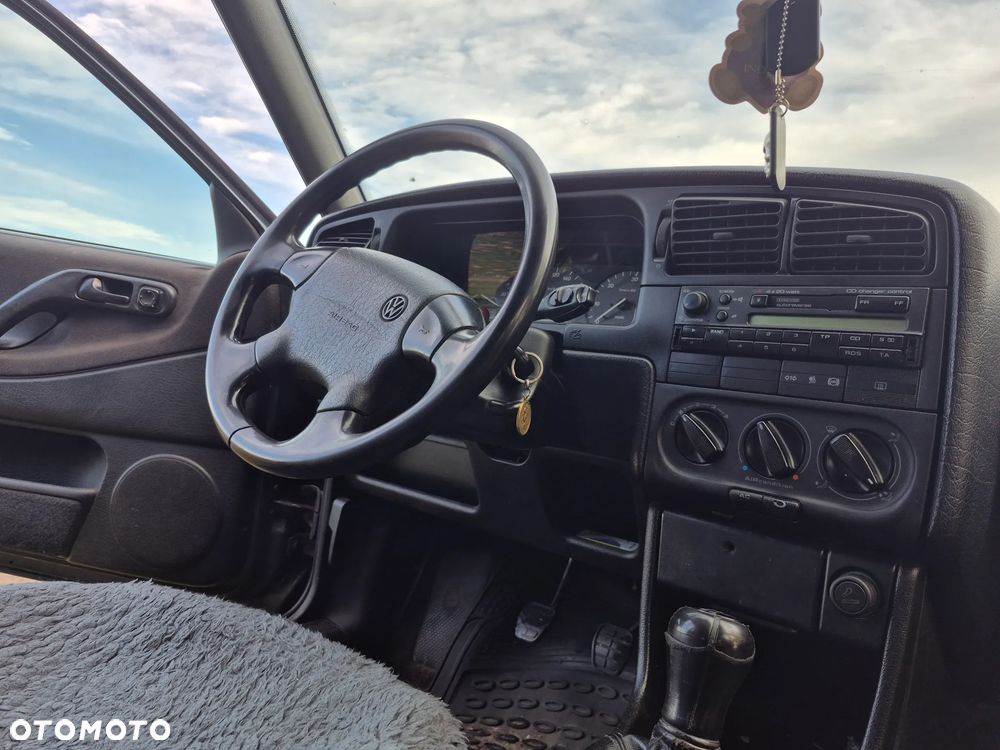 Volkswagen Passat - 4