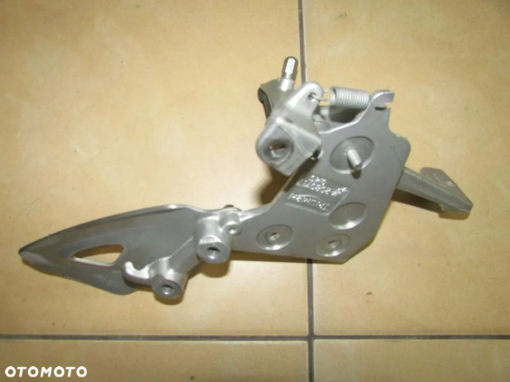 Triumph Tiger 1050 06-12 podnóżek set prawy - 2