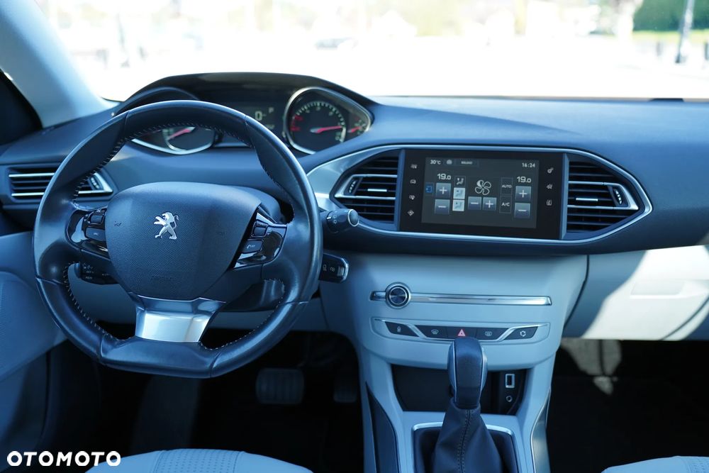 Peugeot 308 SW BlueHDi 150 EAT6 Stop & Start Allure - 26