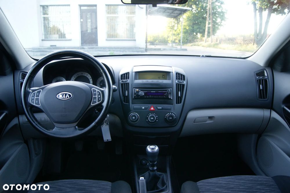 Kia Ceed 1.4 CVVT Attract - 28