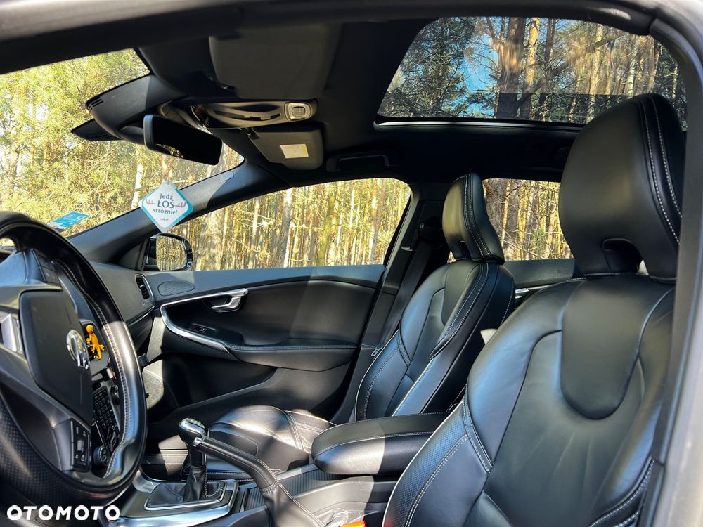 Volvo V40 D4 Drive-E R-Design Summum - 11