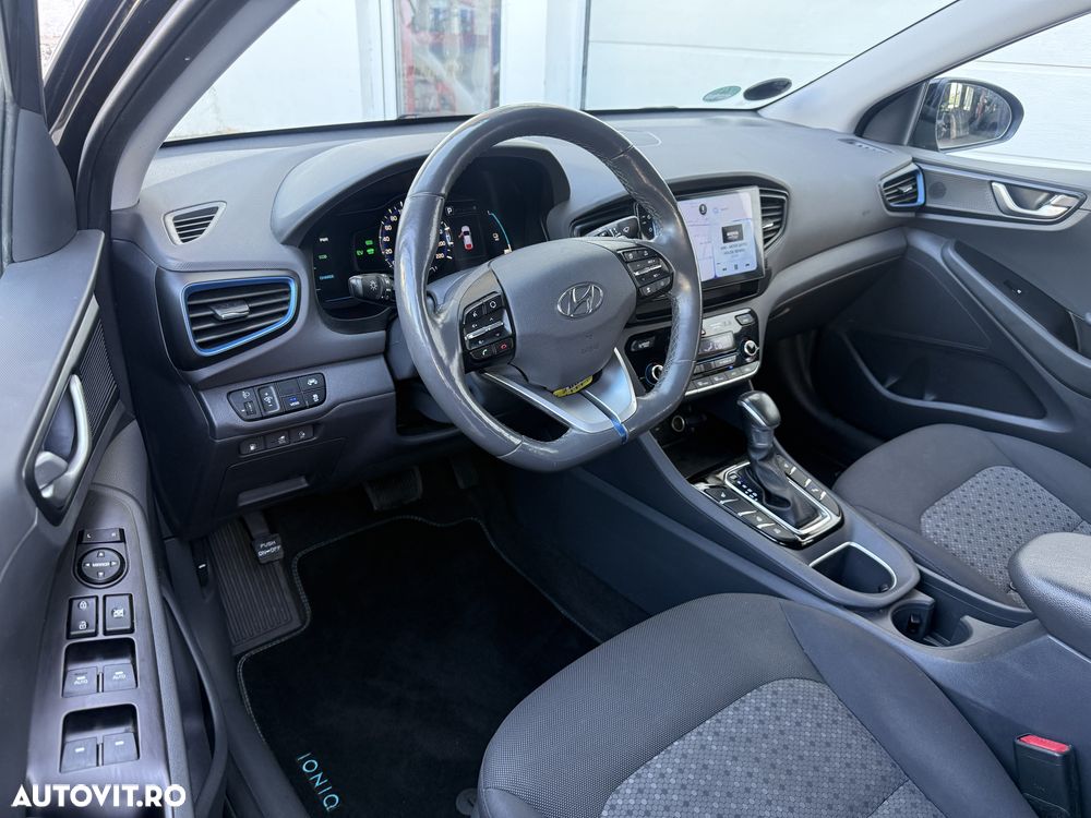 Hyundai IONIQ - 12