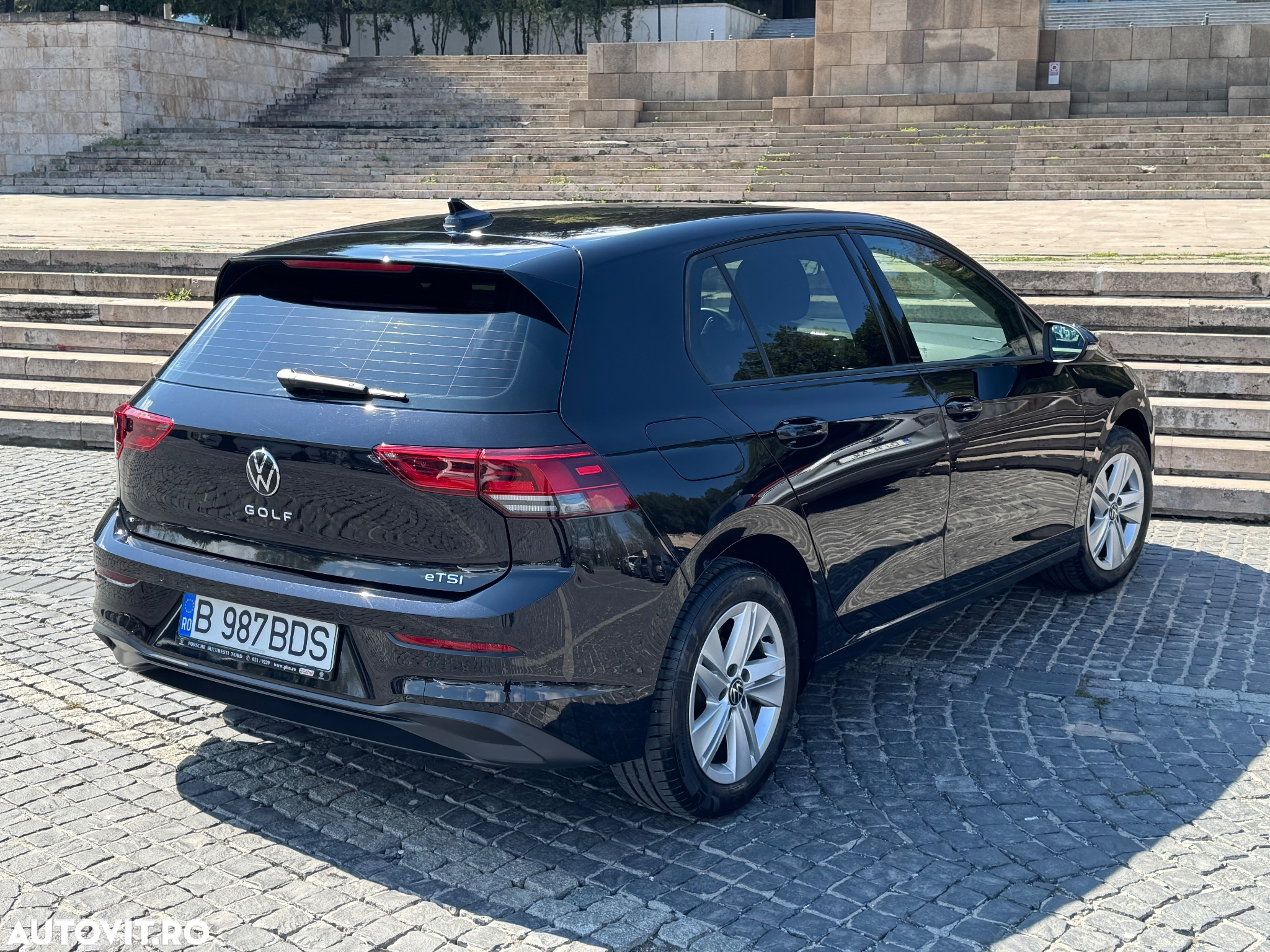 Volkswagen Golf 1.0 eTSI DSG MHEV Life - 3