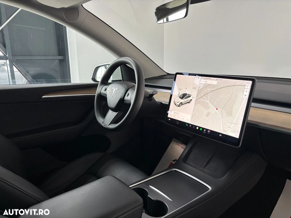 Tesla Model Y Long Range Dual Motor AWD - 8