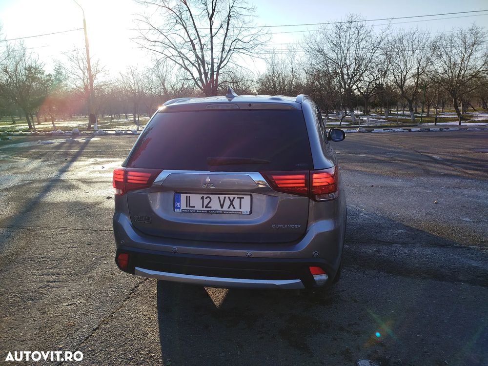 Mitsubishi Outlander 2.2 Litre DI-D AWD Intense - 9