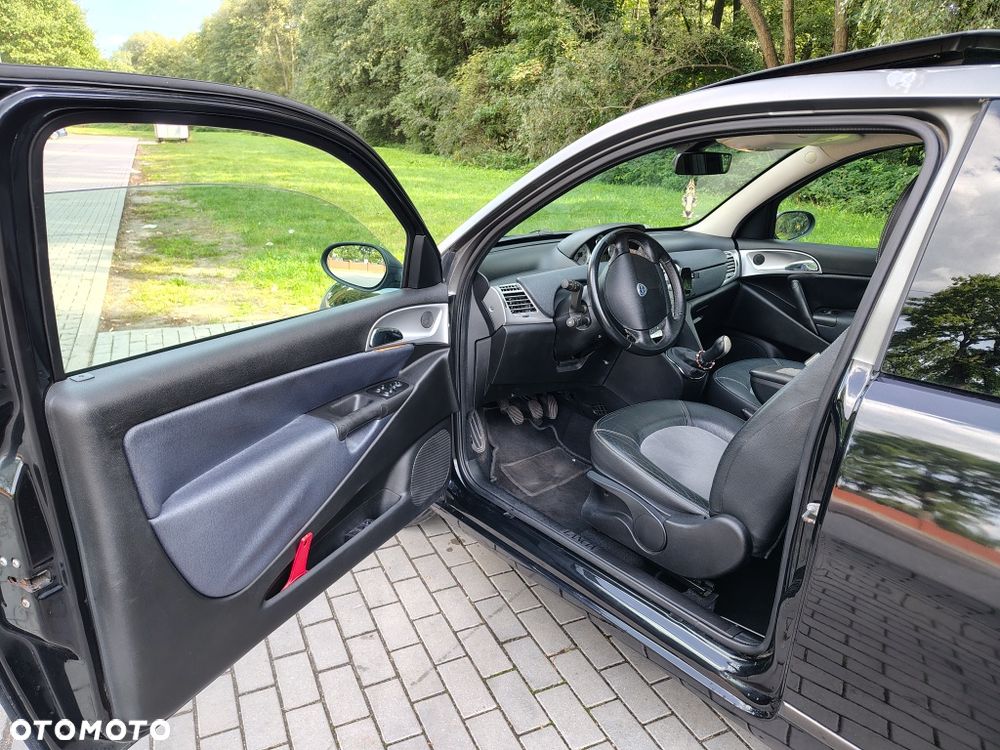 Lancia Ypsilon - 4