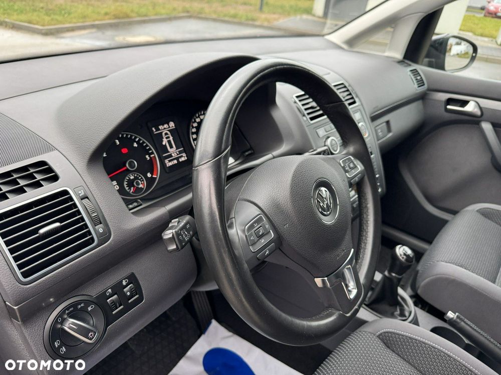 Volkswagen Touran 1.6 TDI DPF BlueMotion Technology Highline - 20