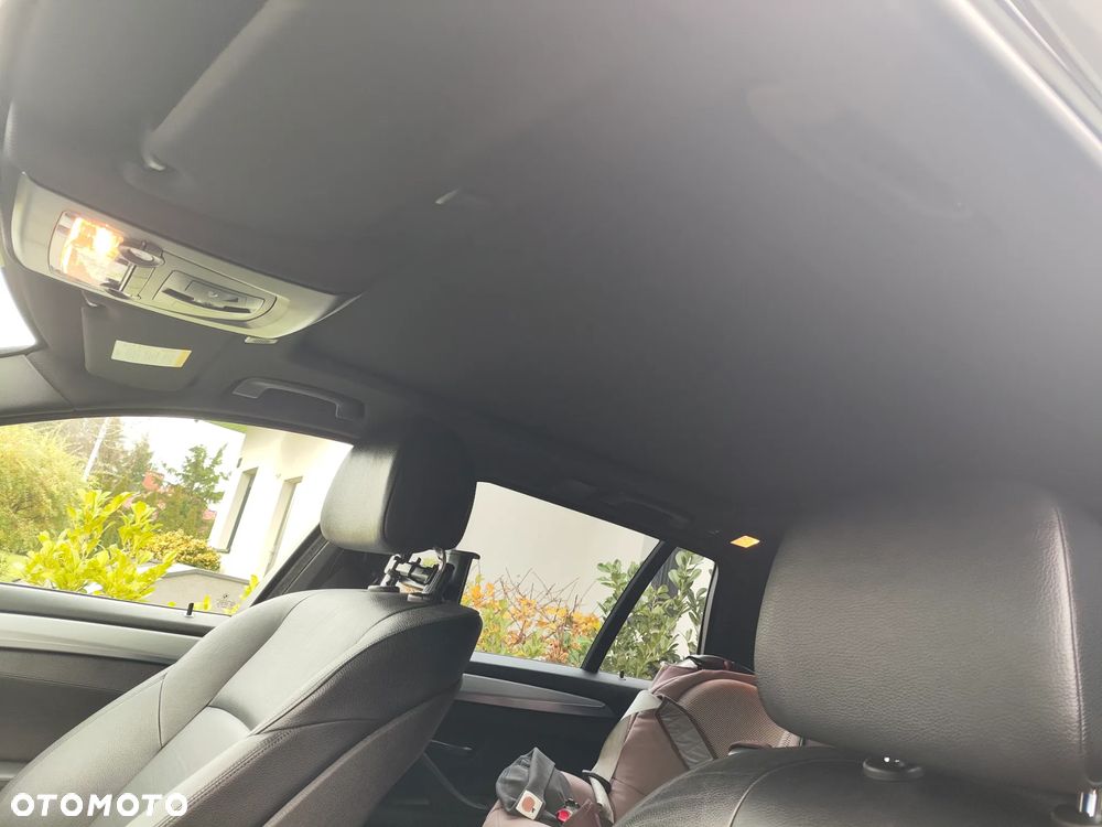 BMW Seria 5 525d xDrive - 11