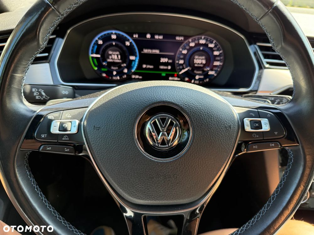 Volkswagen Passat - 27