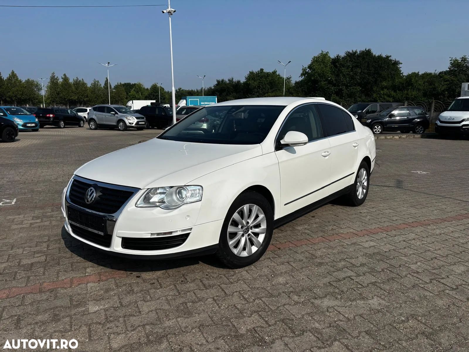 Volkswagen Passat - 1