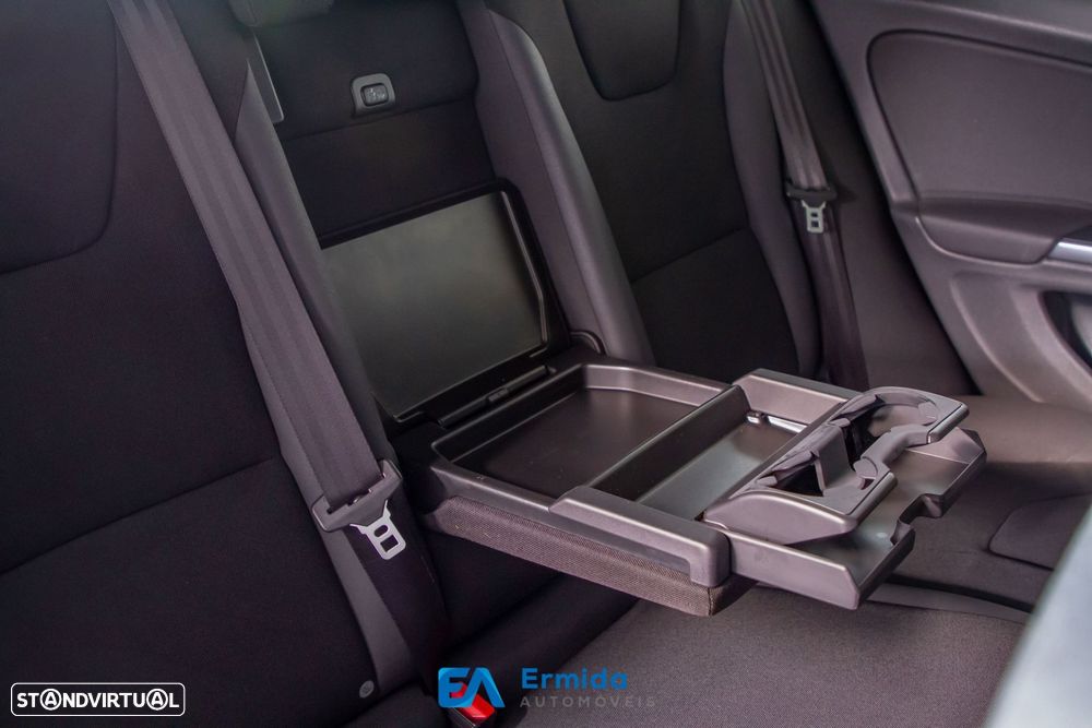 Volvo V60 2.0 D3 Momentum - 41