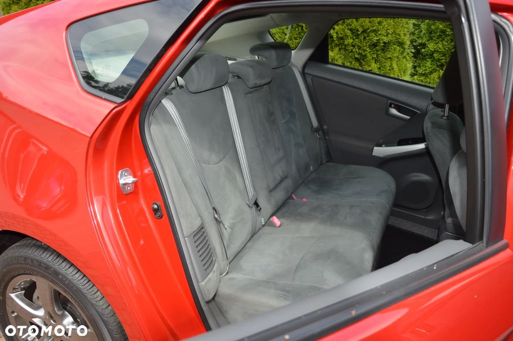 Toyota Prius (Hybrid) Life - 27