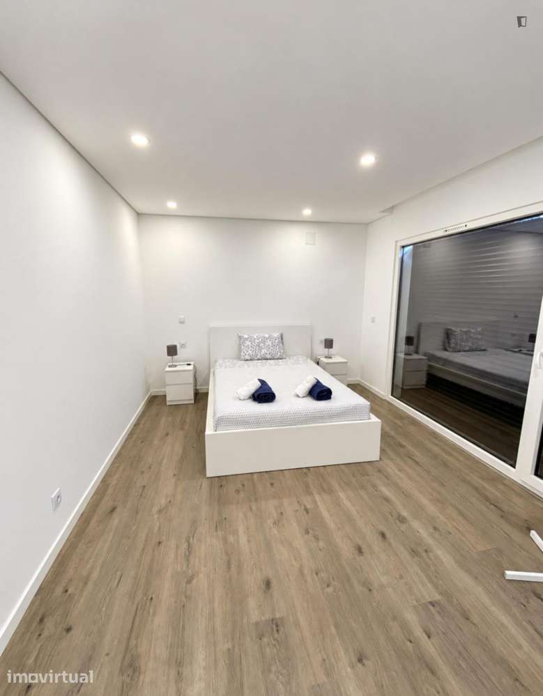 Quarto - localizado em Setubal - Grande imagem: 2/16
