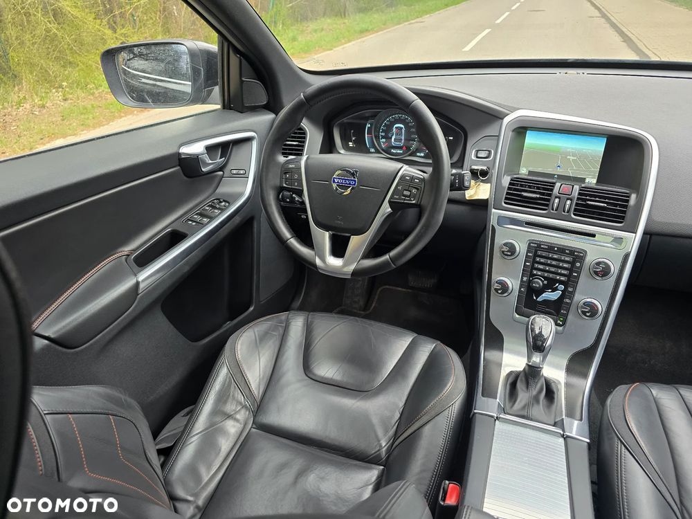 Volvo XC 60 D4 Drive-E Ocean Race - 33