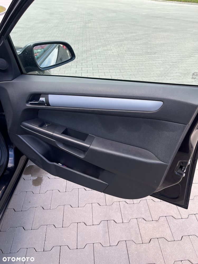 Opel Astra III 1.9 CDTI Cosmo - 24