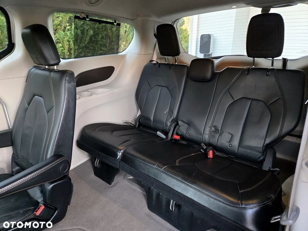 Chrysler Pacifica - 8