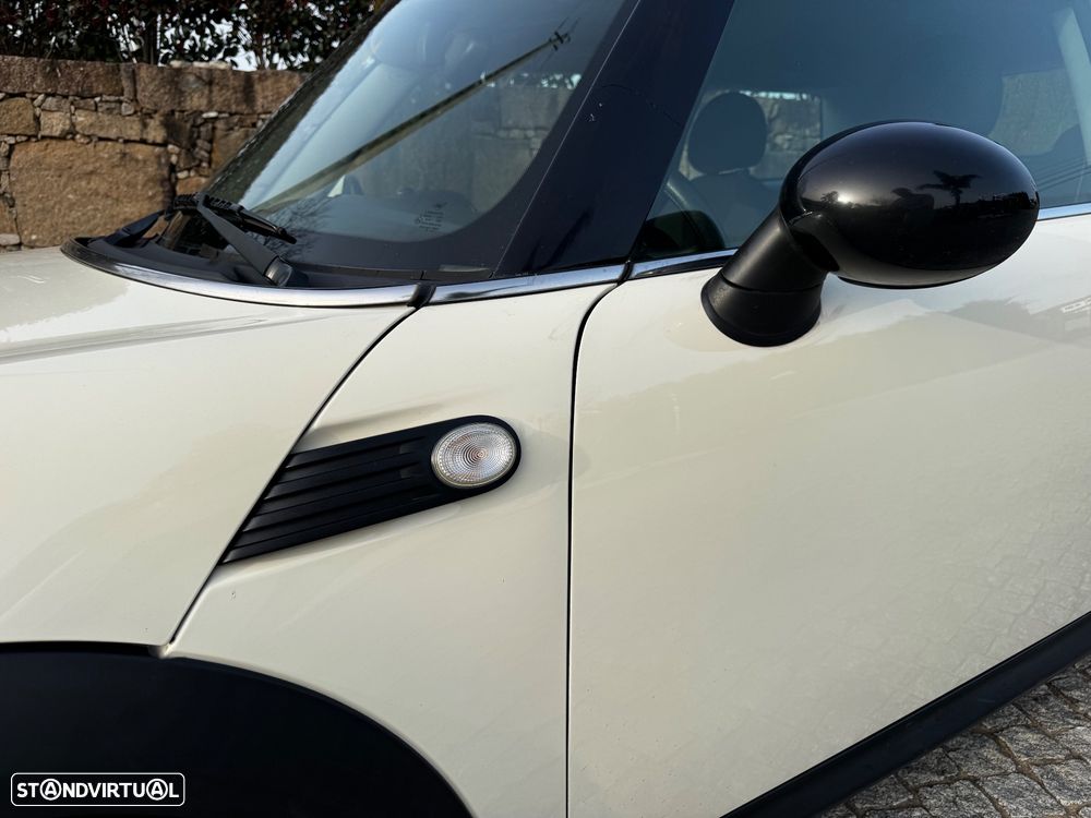 MINI 3 Portas Cooper D - 19