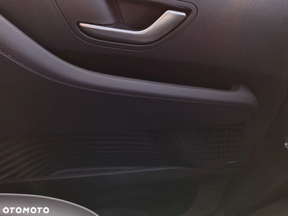 Hyundai Staria 1.6 T-GDI HEV Luxury - 24