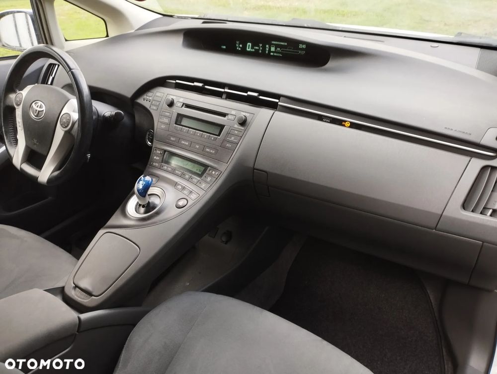 Toyota Prius 1.8 HSD Sol - 8