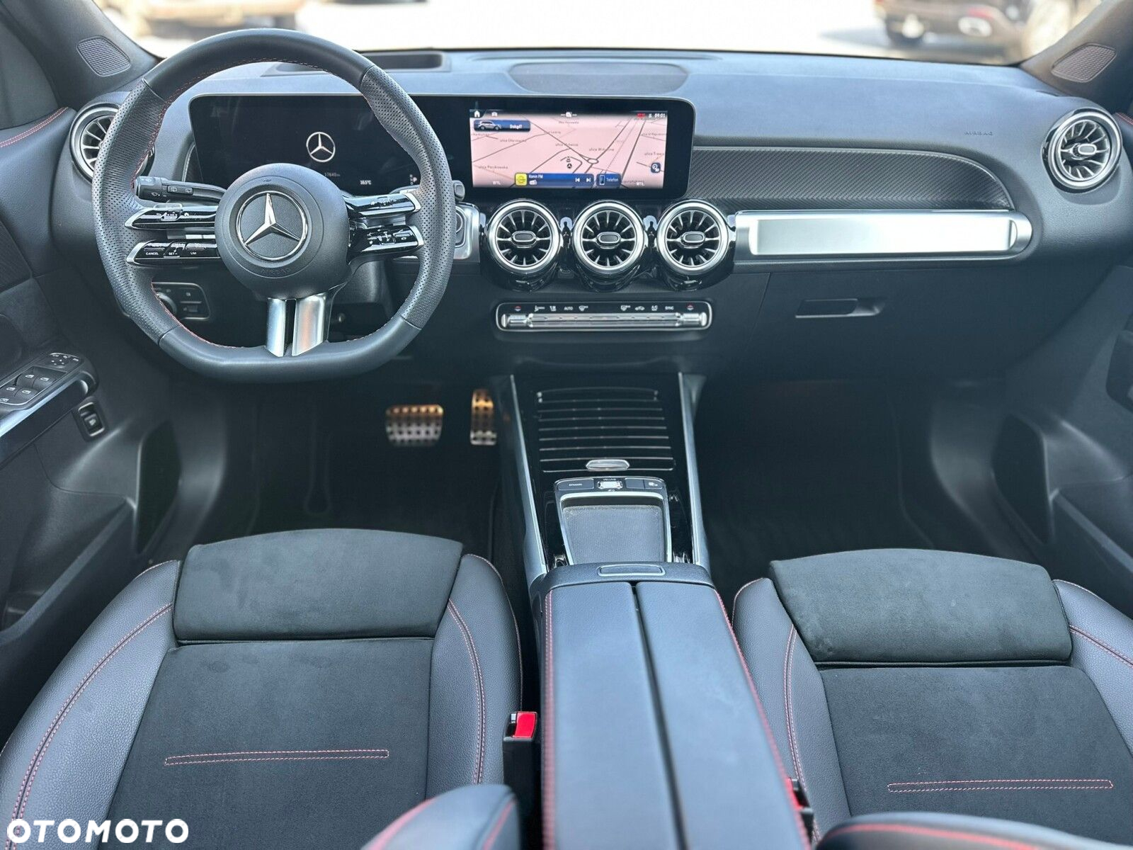 Mercedes-Benz GLB - 12