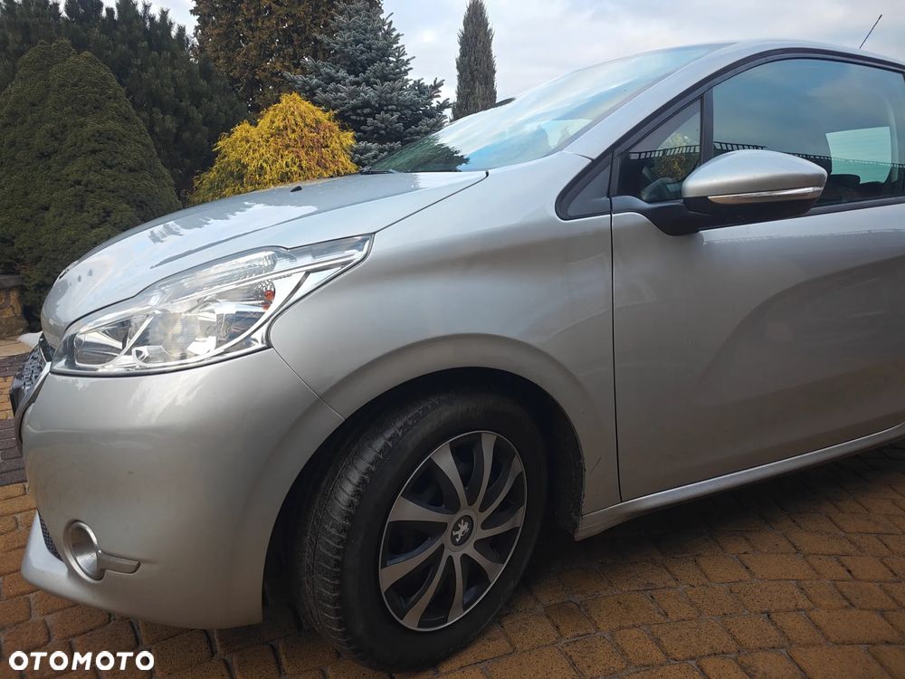 Peugeot 208 e-HDi 92 Stop&Start Allure - 11