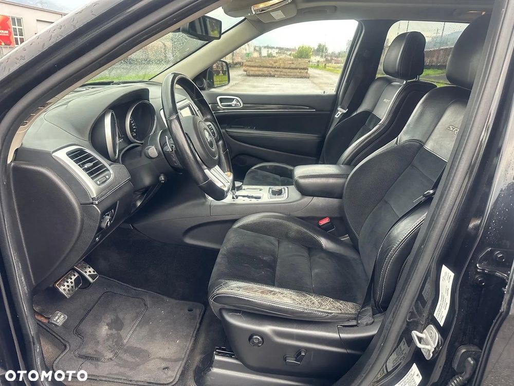 Jeep Grand Cherokee SRT - 16