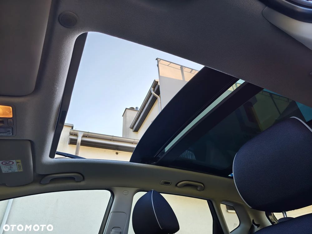 Kia Venga 1.6 CRDi 128 Titanium Collection - 11