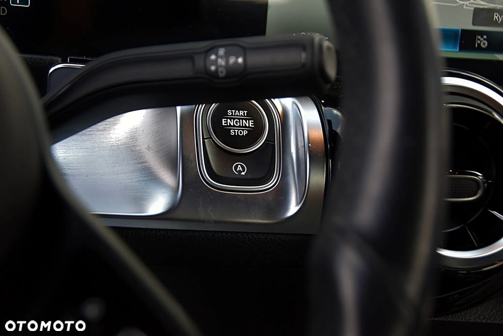 Mercedes-Benz GLB 200 7G-DCT - 35