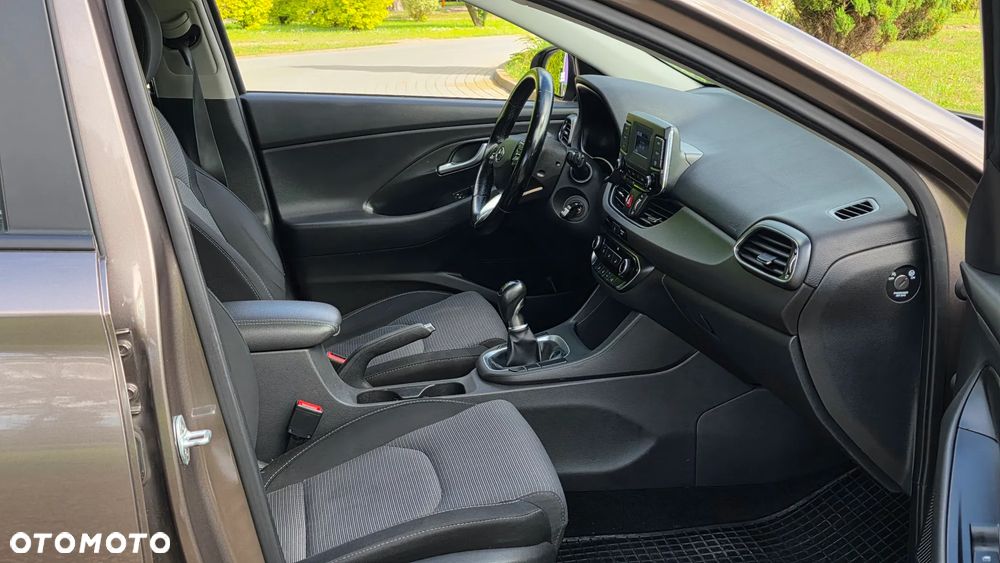 Hyundai i30 1.5 DPI Classic + - 15