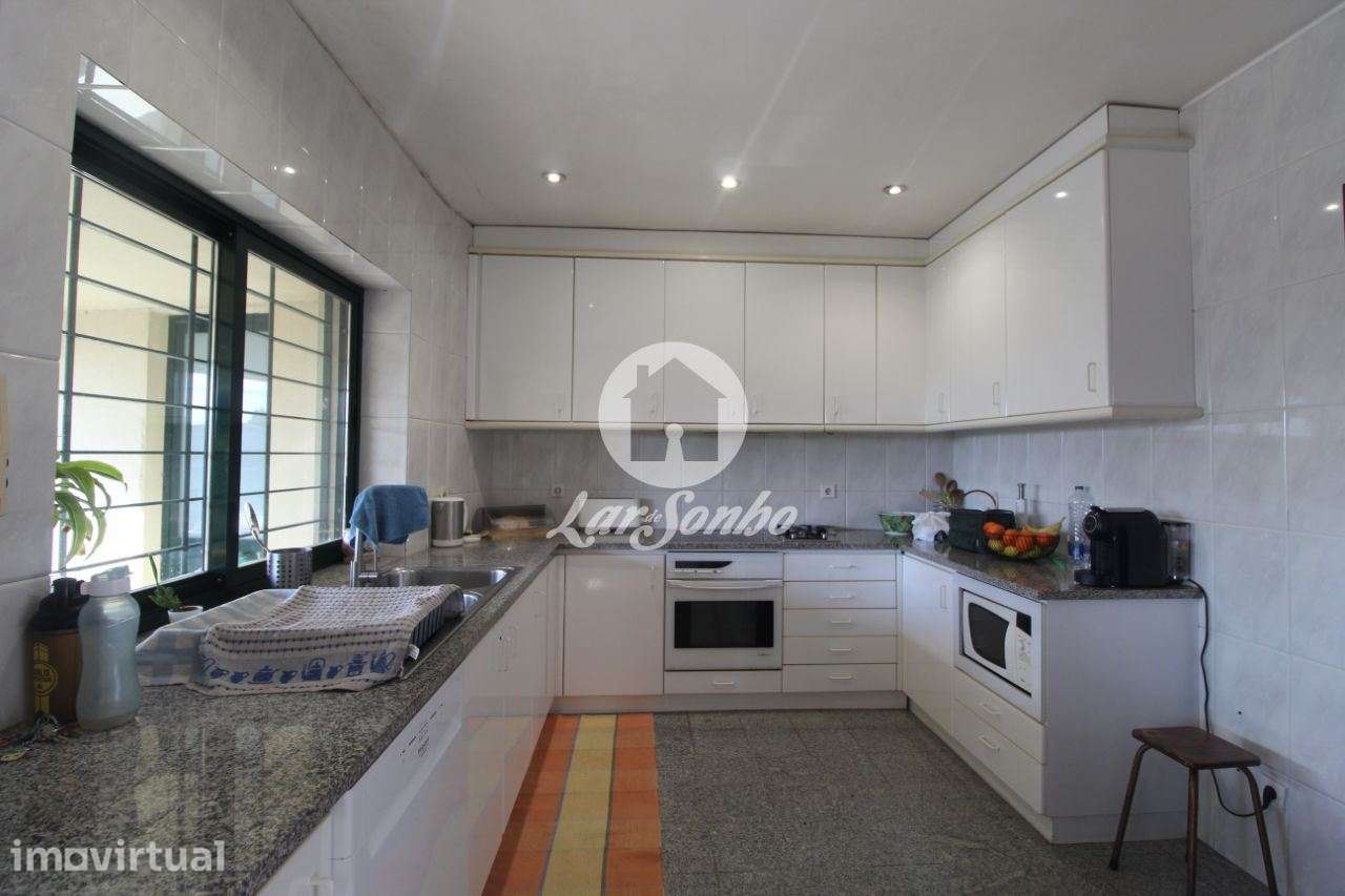 Moradia T5 + Apartamento T1 - Grande imagem: 2/29