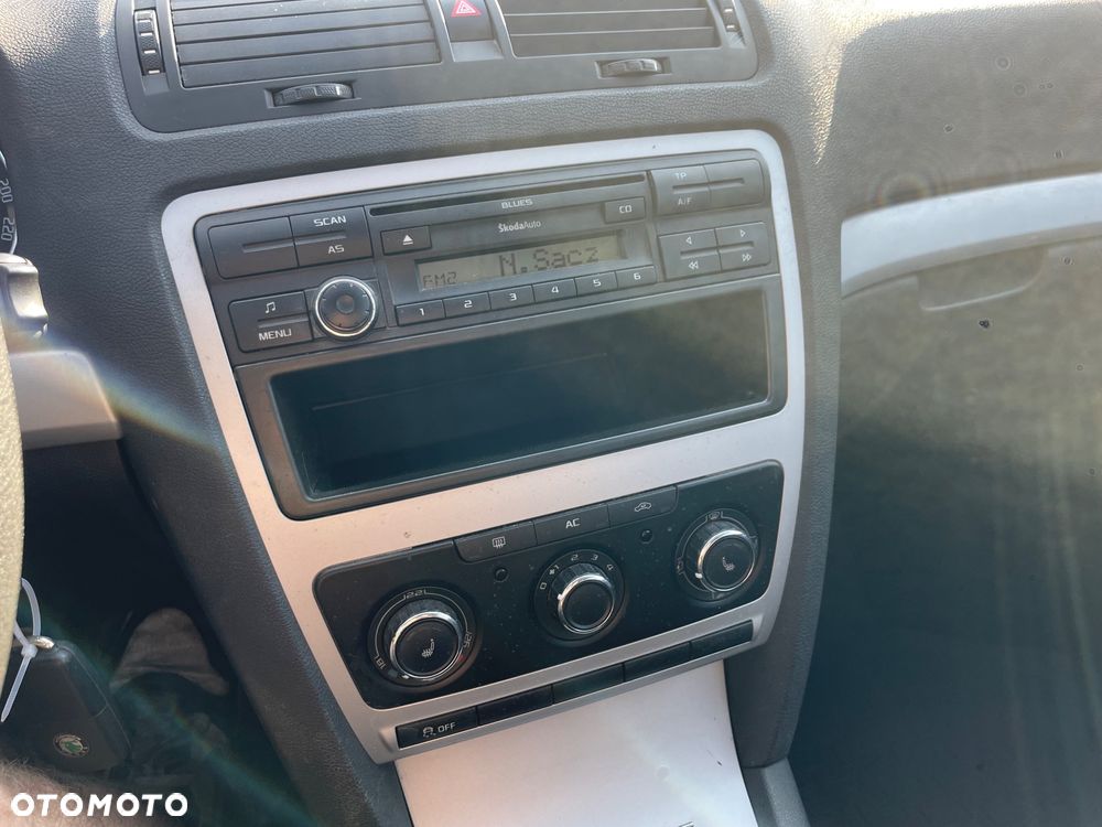 Skoda Octavia 1.6 Combi Style - 18