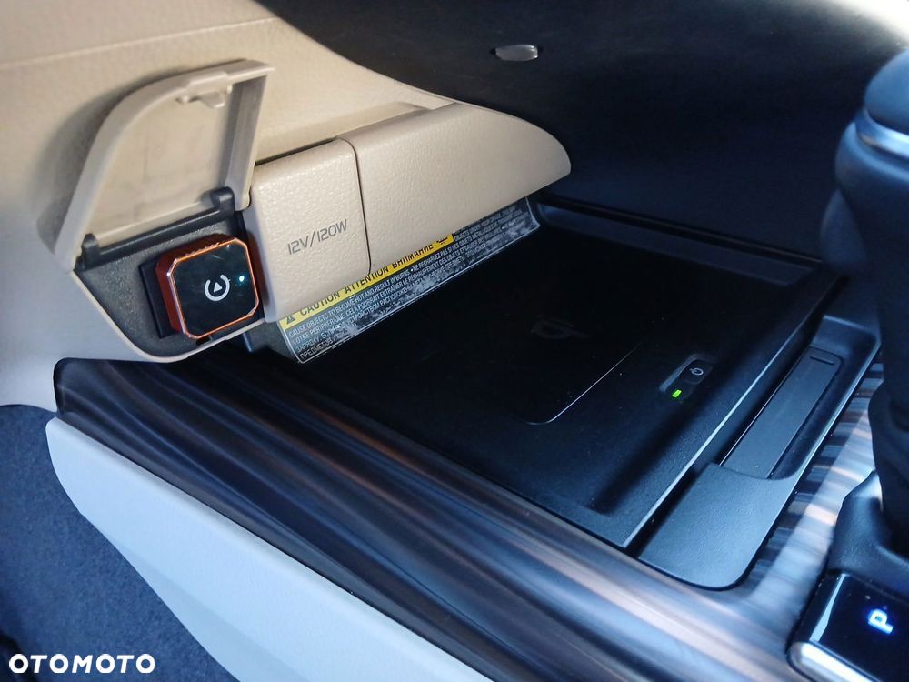 Toyota Camry 2.5 Hybrid Executive CVT - 34