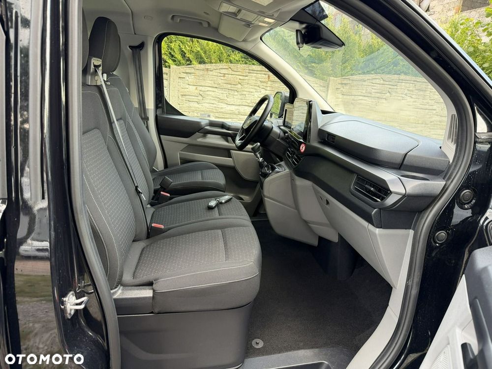 Ford Tourneo Custom - 22