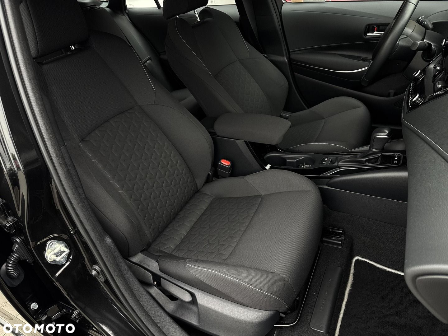 Toyota Corolla 1.8 Hybrid Comfort - 13