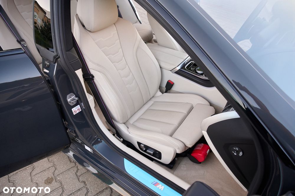 BMW Seria 8 - 23
