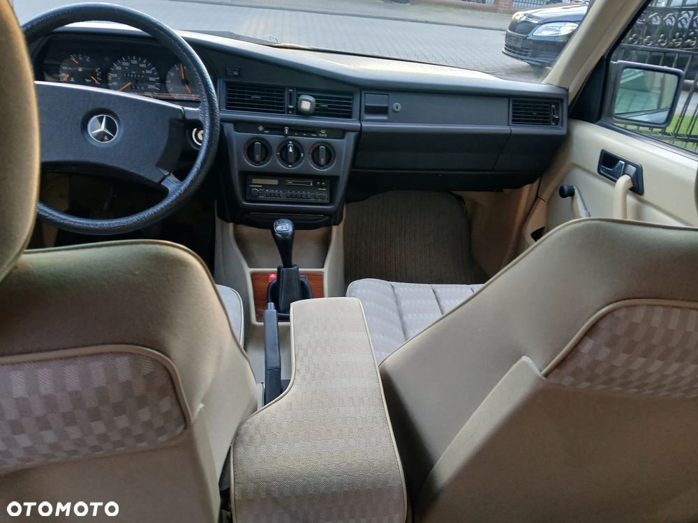 Mercedes-Benz W201 (190) - 20